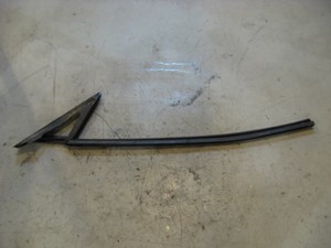 99 Porsche BOXSTER RH Passenger WIndow Seal  R11929