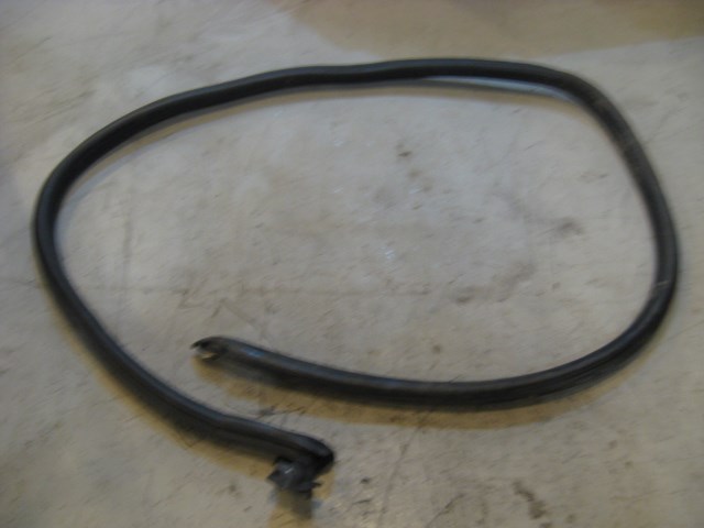 99 Porsche BOXSTER LH Driver Door Seal 986.537.075.01 R11946