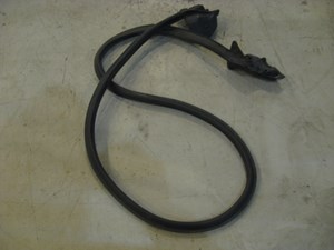 00 Subaru LEGACY Front RH Door Seal On Door  R12072