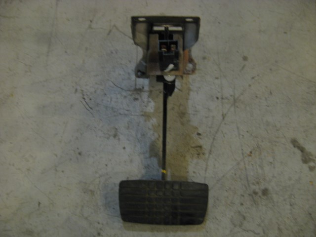 00 Subaru LEGACY Brake Pedal  R12089