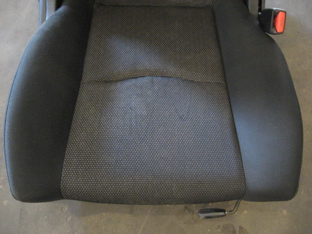 06 350z Front RH Cloth Seat