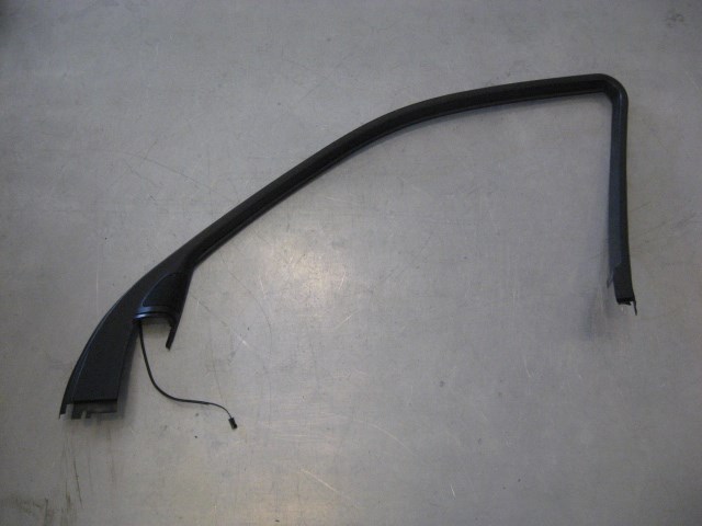 2000 BMW 528i Front RH Upper Door Trim