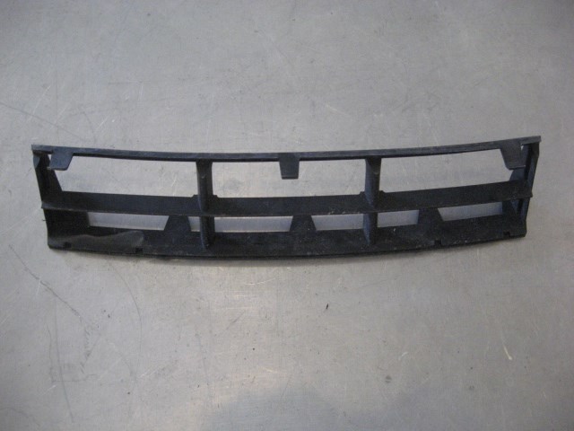 2000 BMW 528 Bumper Center Grille