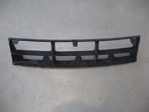 2000 BMW 528 Bumper Center Grille