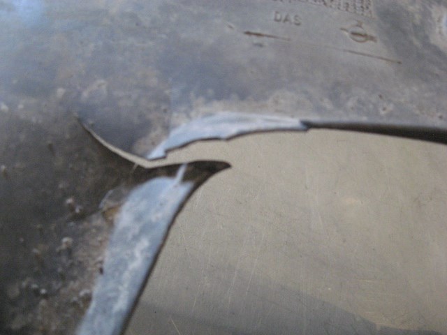2000 BMW 528i Front RH Fender Liner