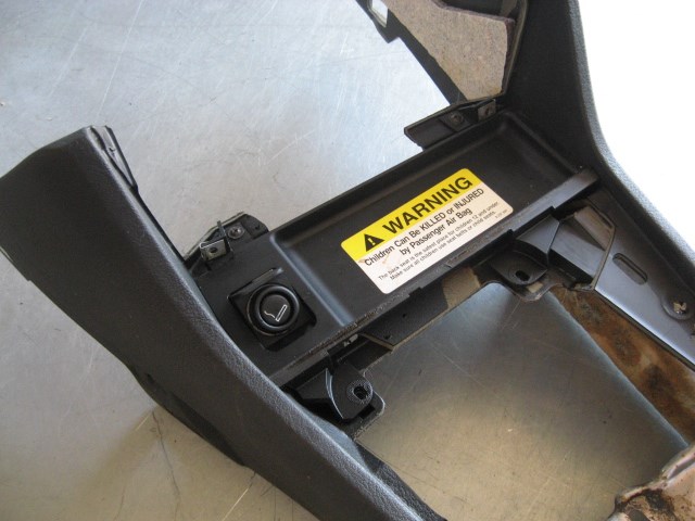 2000 BMW 528i Center Console