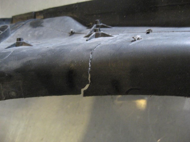 2000 BMW 528i Radiator Cooling Fan Shroud