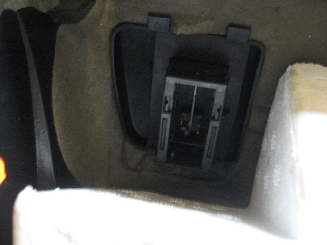 2000 BMW 528i Front LH Knee Bolster