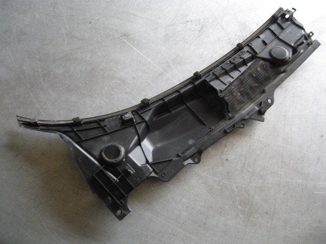 2003 Nissan 350z LH Wiper Cowl