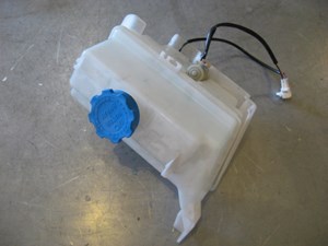 2005 Subaru STI Sprayer Reservoir And Pump