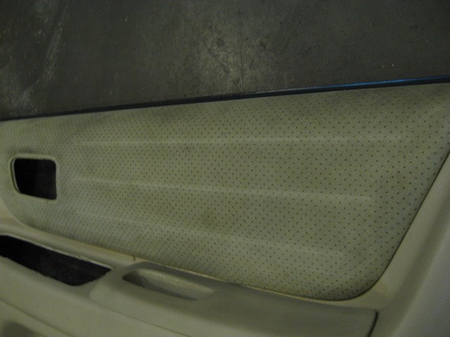 2002 Lexus IS300 RH Front Door Panel