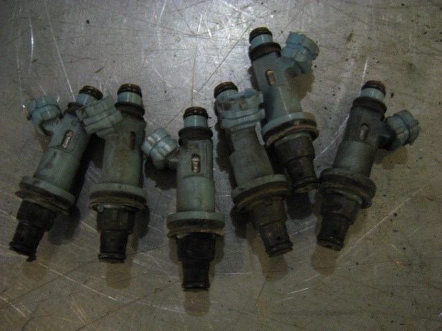 2002 Lexus IS300 Fuel Injectors