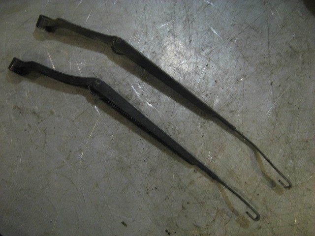 2002 Lexus IS300 Wiper Arms