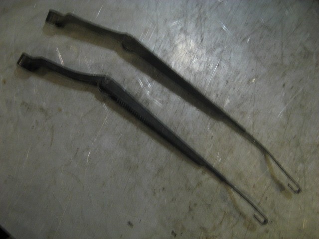 2002 Lexus IS300 Wiper Arms
