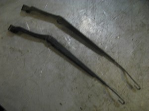 2002 Lexus IS300 Wiper Arms
