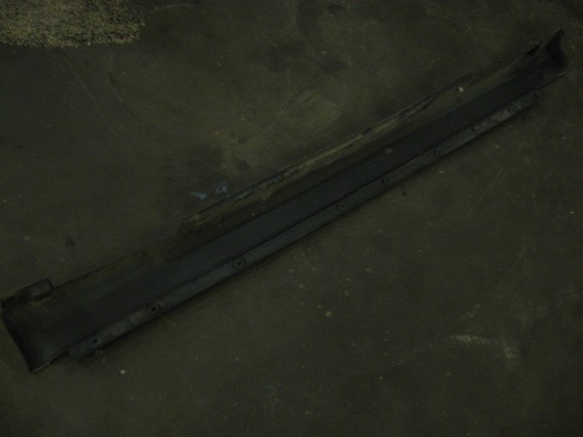 2004 Infiniti G35 LH Side Skirt