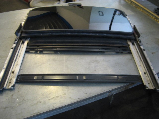 2002 Lexus IS300 Sun Roof Sunroof Moon Roof Assembly OEM