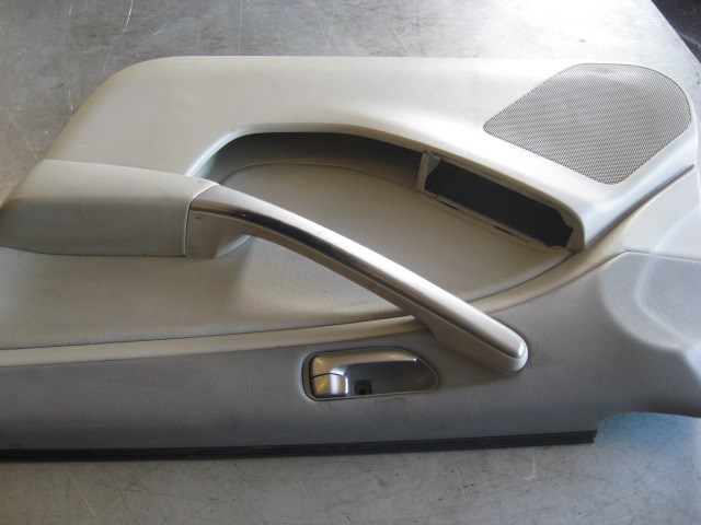 2004 Infiniti G35 Front RH Door Panel