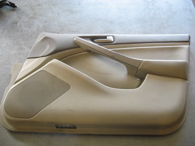 2004 Infiniti G35 Front RH Door Panel
