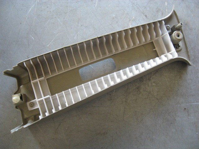 2004 Infiniti G35 RH Upper B Pillar Trim