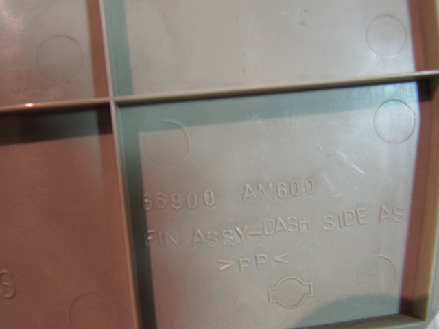 2004 Infiniti G35 Sedan RH Kick Panel 66900 AM600