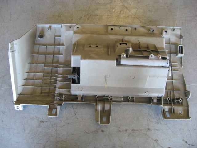 2004 Infiniti G35 Glove Box