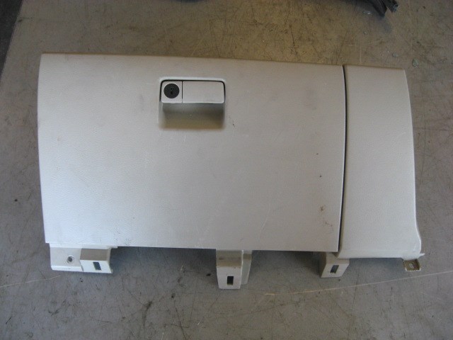 2004 Infiniti G35 Glove Box