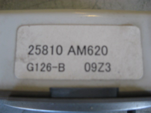 2004 Infiniti G35 Clock