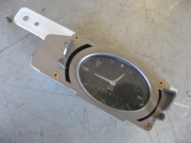 2004 Infiniti G35 Clock