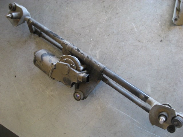 2002 Lexus IS300 Windshield Wiper Motor