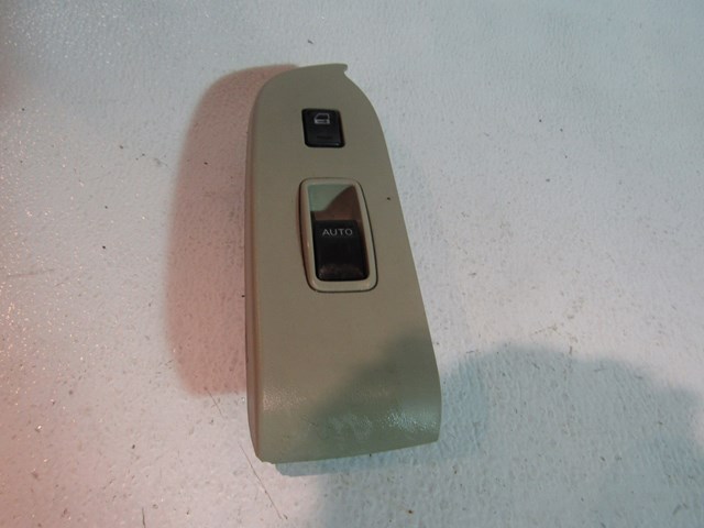 2004 Infiniti G35 Sedan Front RH Door Switch