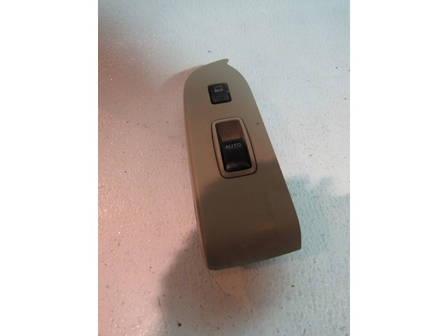 2004 Infiniti G35 Sedan Front RH Door Switch