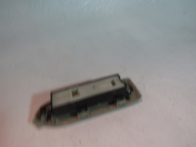2004 Infiniti G35 Sedan Front RH Door Switch