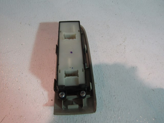 2004 Infiniti G35 Sedan Front RH Door Switch