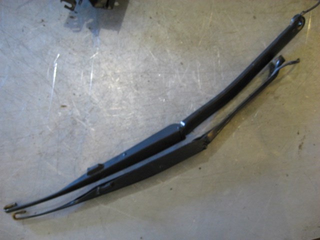 2004 Infiniti G35 Wiper Arms