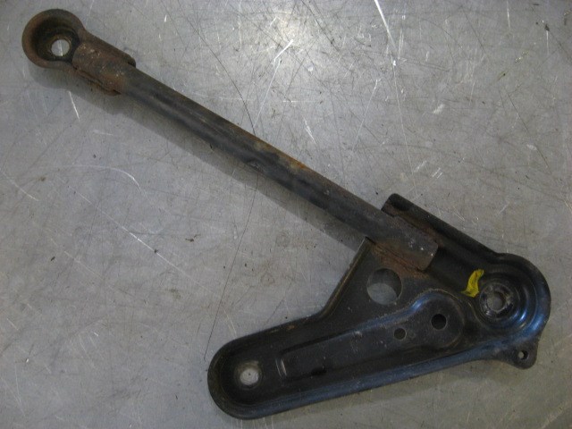 2004 Infiniti G35 Front RH Crossmember Brace