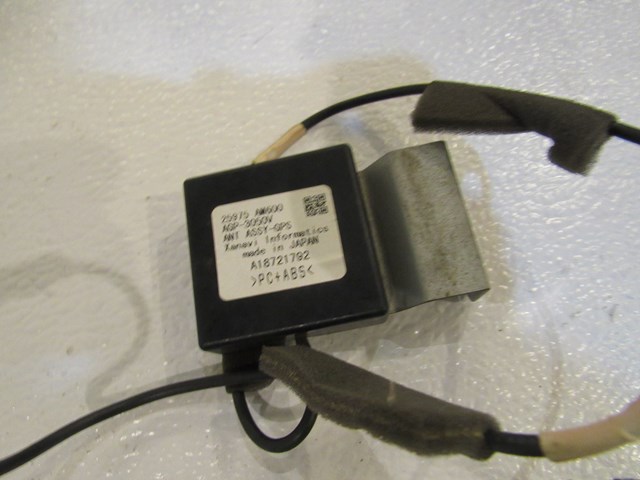 2004 Infiniti G35 Navigation Antenna Receiver 25975 AM600