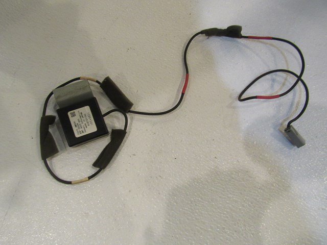 2004 Infiniti G35 Navigation Antenna Receiver 25975 AM600