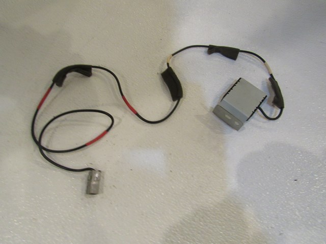 2004 Infiniti G35 Navigation Antenna Receiver 25975 AM600