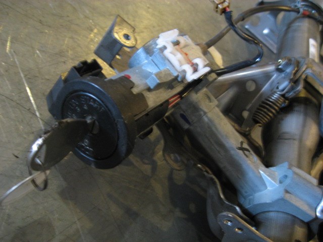 2004 Infiniti G35 Steering Column With Key