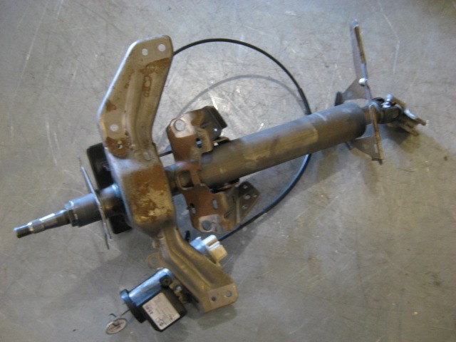 2004 Infiniti G35 Steering Column With Key