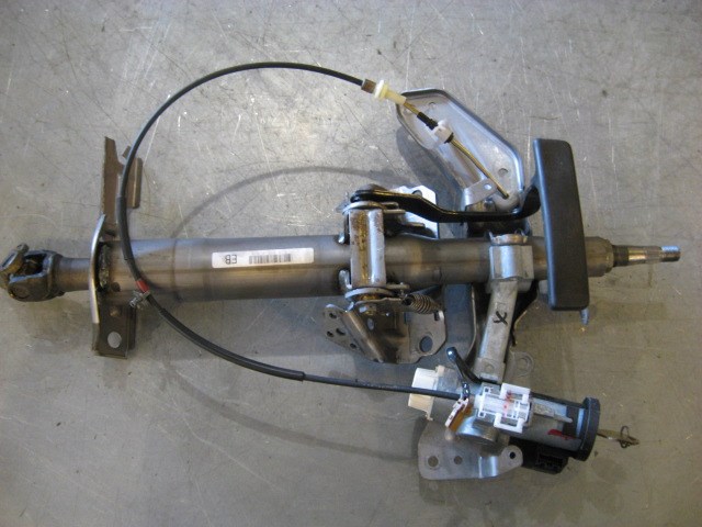 2004 Infiniti G35 Steering Column With Key