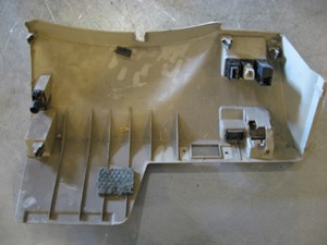 2004 Infiniti G35 LH Knee Bolster With Many Switches