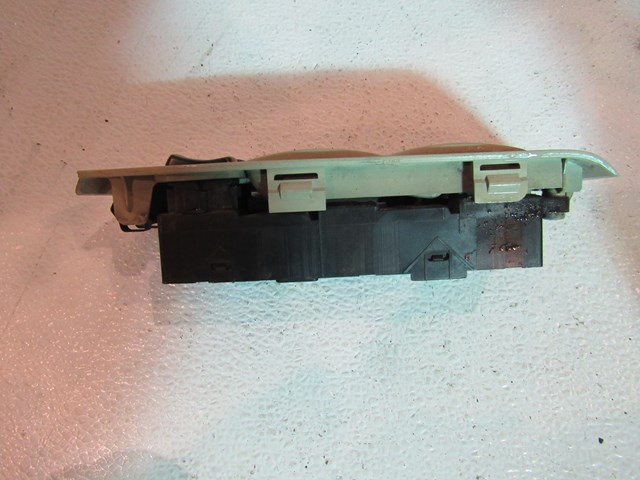 2004 Infiniti G35 Front LH Door Switches