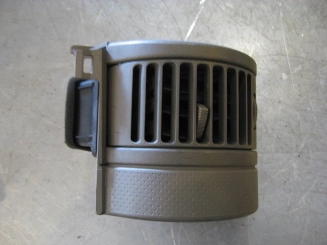 2004 Infiniti G35 Front LH Dash Vent