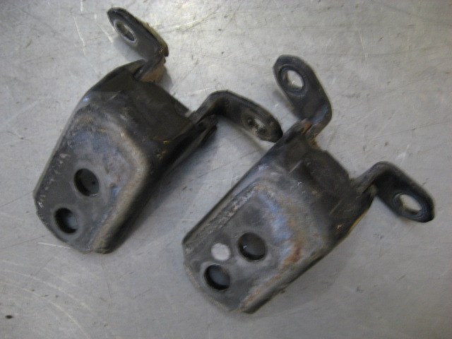 2004 Infiniti G35 Sedan Front LH Door Hinges