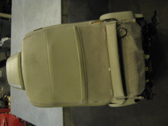 2004 Infiniti G35 Front RH Seat