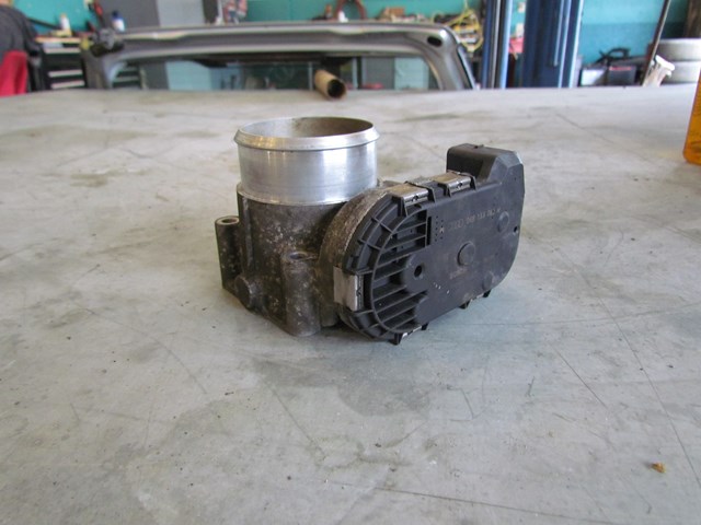 2001 Audi A4 B5 Avant Throttle Body 06B 133 062 M