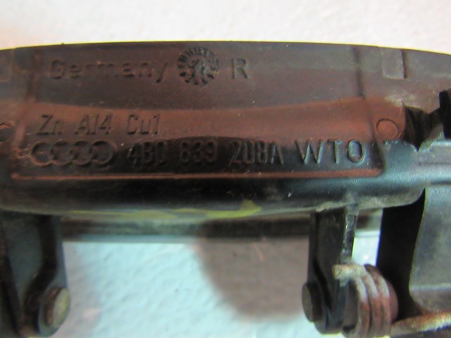 2001 Audi A4 B5 Avant RH Pass Rear Door Handle 4B0 639 208A