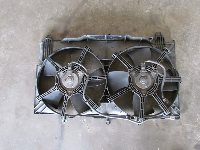 2004 Infiniti G35 Radiator Fan Assembly (Minor Crack, See Pictures)
